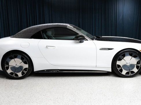 New 2026 Mercedes-Benz Maybach SL 680 image 4