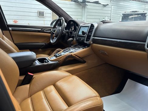 Used 2015 Porsche Cayenne Turbo AWD/4WD image 24