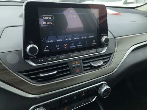 Used 2025 Nissan Altima 2.5 SV image 18