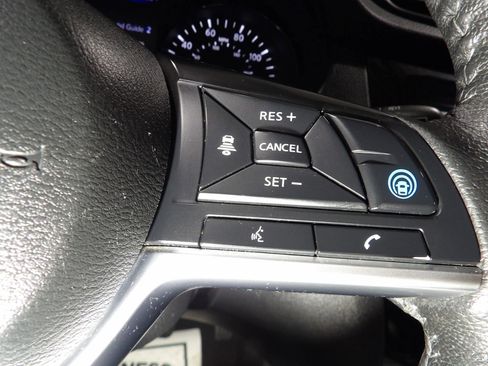 Used 2019 Nissan Rogue SV w/ Premium Package image 18