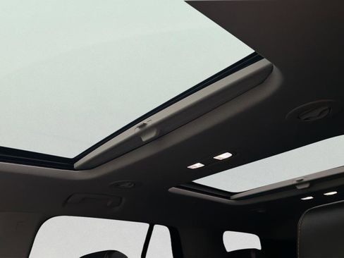 Used 2021 Chevrolet Traverse Premier w/ Redline Edition image 9