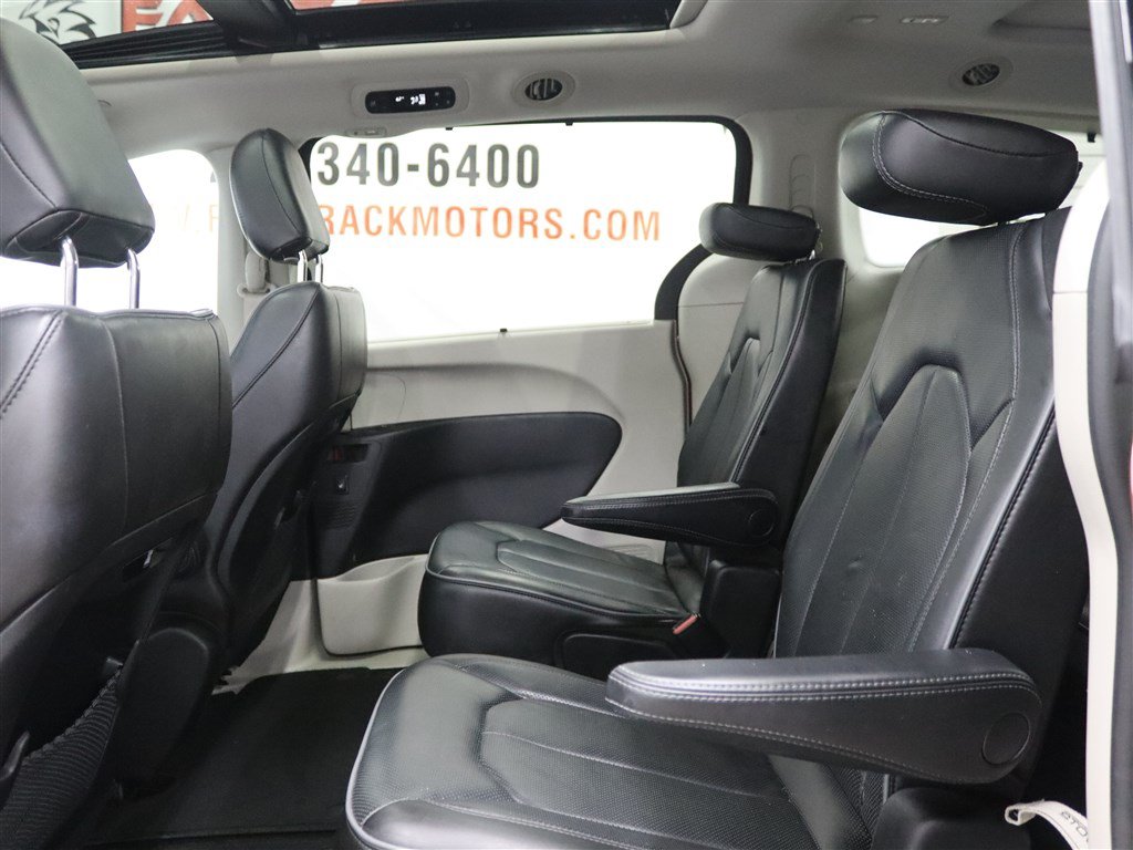 Used 2020 Chrysler Pacifica Limited FWD image 16