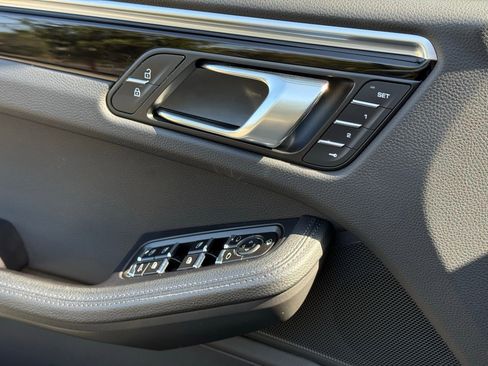 Certified 2024 Porsche Macan AWD/4WD image 27