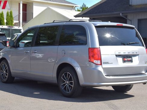 Used 2019 Dodge Grand Caravan GT image 2