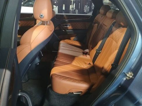 Used 2017 Bentley Bentayga image 11