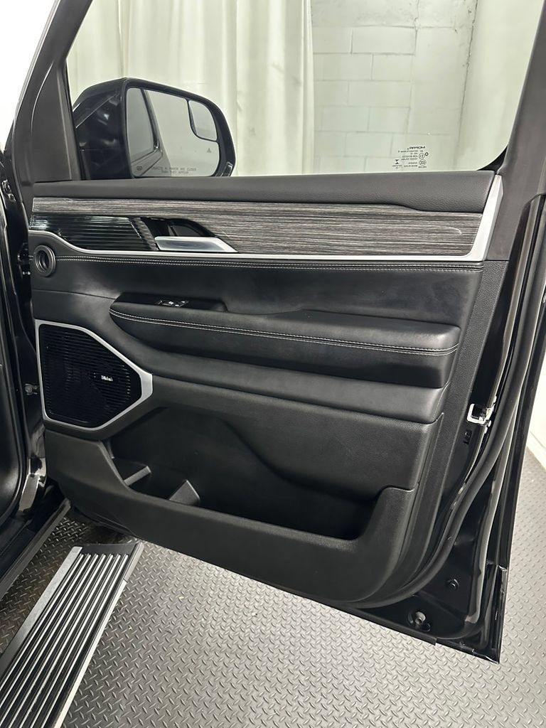 Used 2022 Jeep Wagoneer Series III w/ Premium Group I AWD/4WD image 44