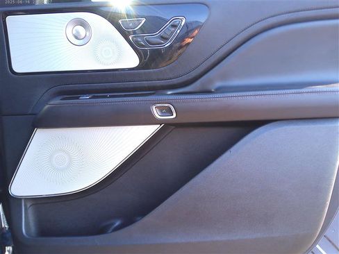 Used 2020 Lincoln Aviator Reserve w/ Equipment Group 202A AWD/4WD image 25