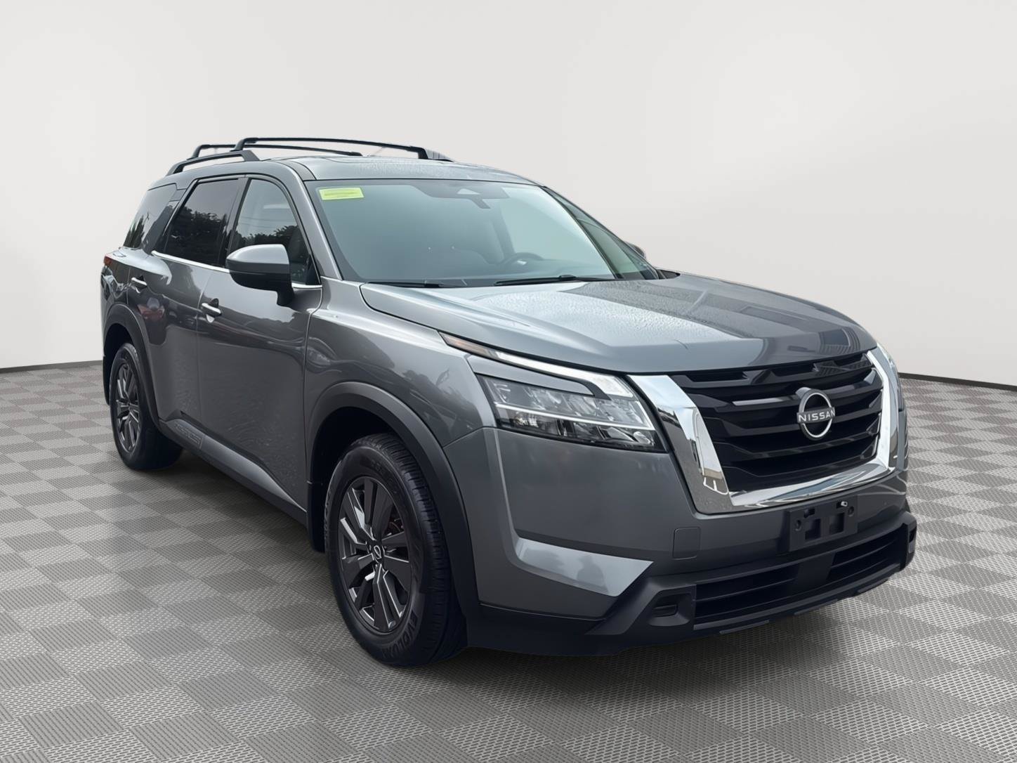 Used 2022 Nissan Pathfinder SV w/ SV Premium Package AWD/4WD image 3