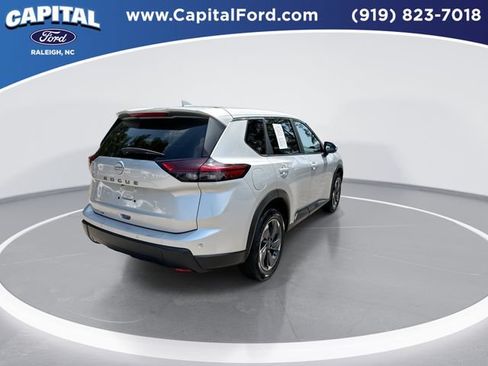 Used 2025 Nissan Rogue SV FWD image 8