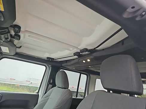 Used 2024 Jeep Wrangler Sport S image 16