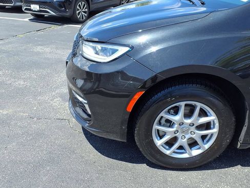 Used 2023 Chrysler Pacifica Touring-L FWD image 23