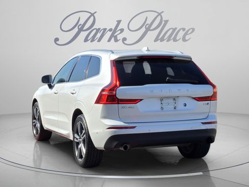 Used 2018 Volvo XC60 T5 Momentum w/ Vision Package AWD/4WD image 3