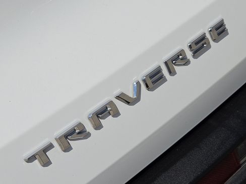 Certified 2026 Chevrolet Traverse LT w/ Driver Confidence Package FWD image 15