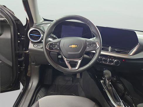 Used 2024 Chevrolet Trax LT w/ Driver Confidence Package image 21