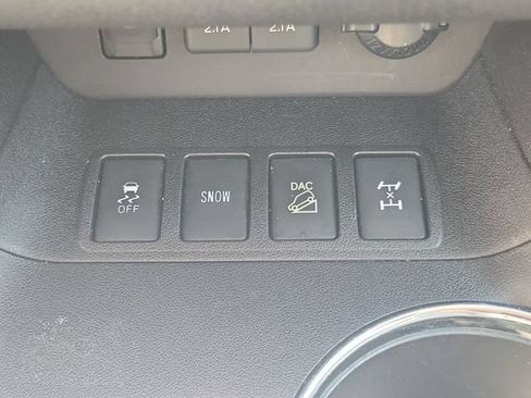 Used 2019 Toyota Highlander XLE AWD/4WD image 28