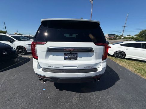 Used 2023 GMC Yukon XL AT4 w/ AT4 Premium Plus Package AWD/4WD image 4