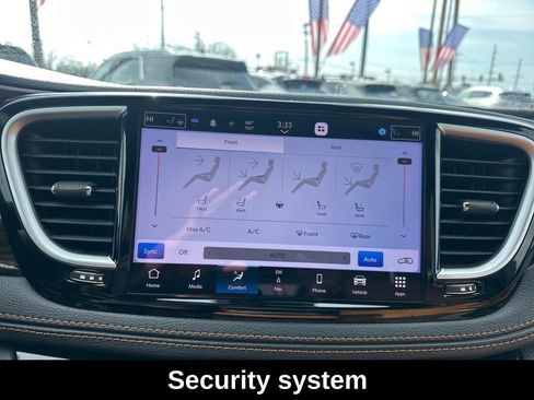 Used 2023 Chrysler Pacifica Pinnacle image 19