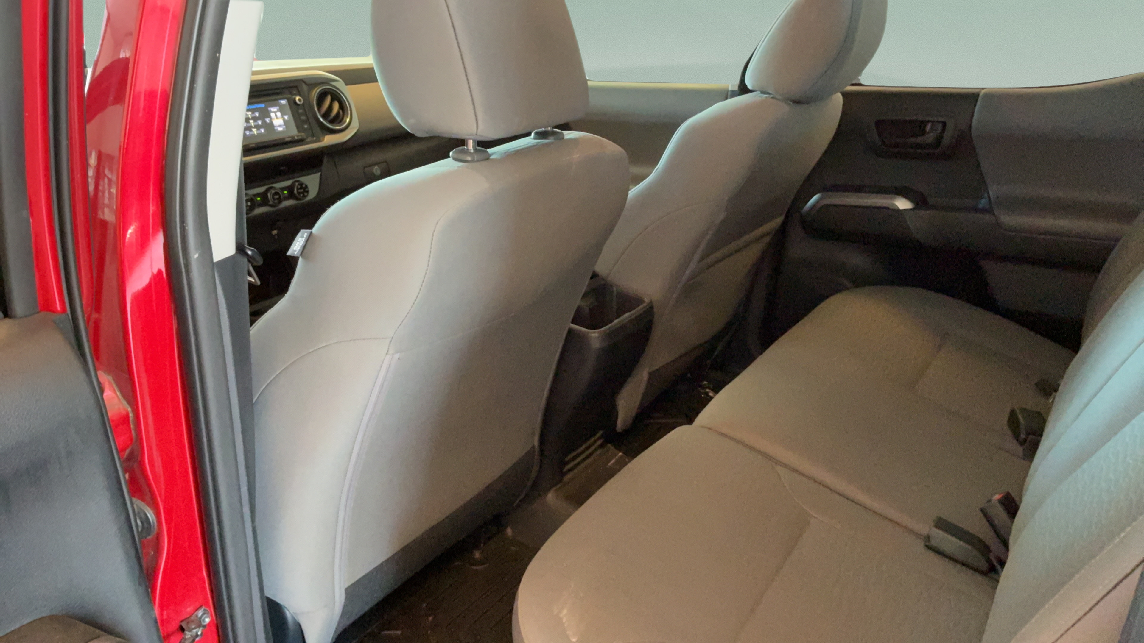 Used 2016 Toyota Tacoma SR5 w/ SR5 Appearance Package (SN) RWD image 30