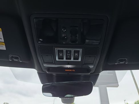 Certified 2025 Land Rover Discovery Dynamic SE image 28