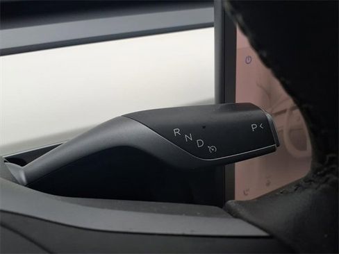 Used 2021 Tesla Model Y Long Range image 11