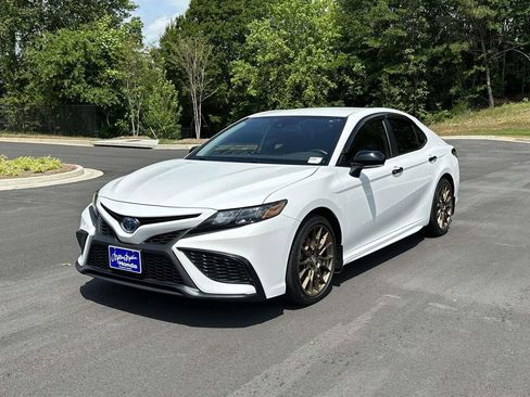 Used 2023 Toyota Camry SE w/ Convenience Package FWD image 3