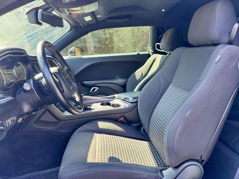 Used 2018 Dodge Challenger SXT image 27