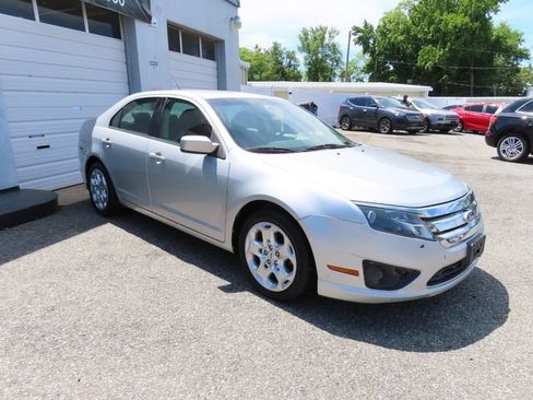 Used 2010 Ford Fusion SE FWD image 3