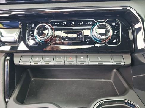 Used 2025 GMC Sierra 2500 AT4 w/ AT4 Premium Plus Package image 27