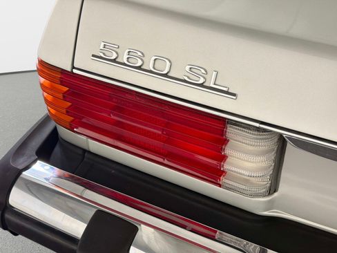 Used 1987 Mercedes-Benz 560 SL image 15