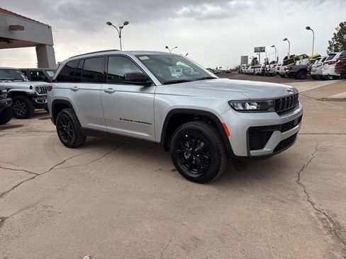 New 2026 Jeep Grand Cherokee Altitude AWD/4WD image 3
