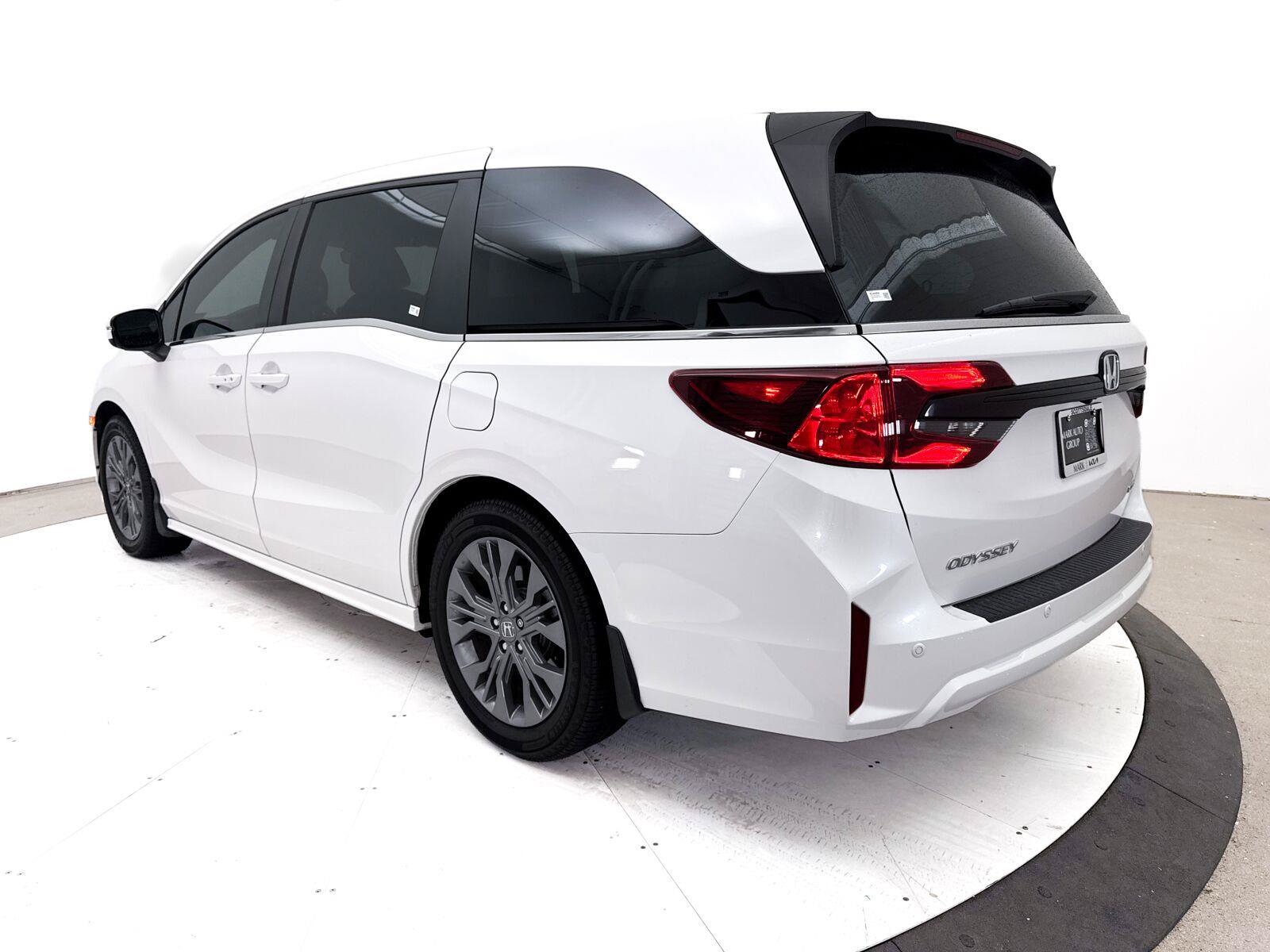 Used 2025 Honda Odyssey Touring image 16