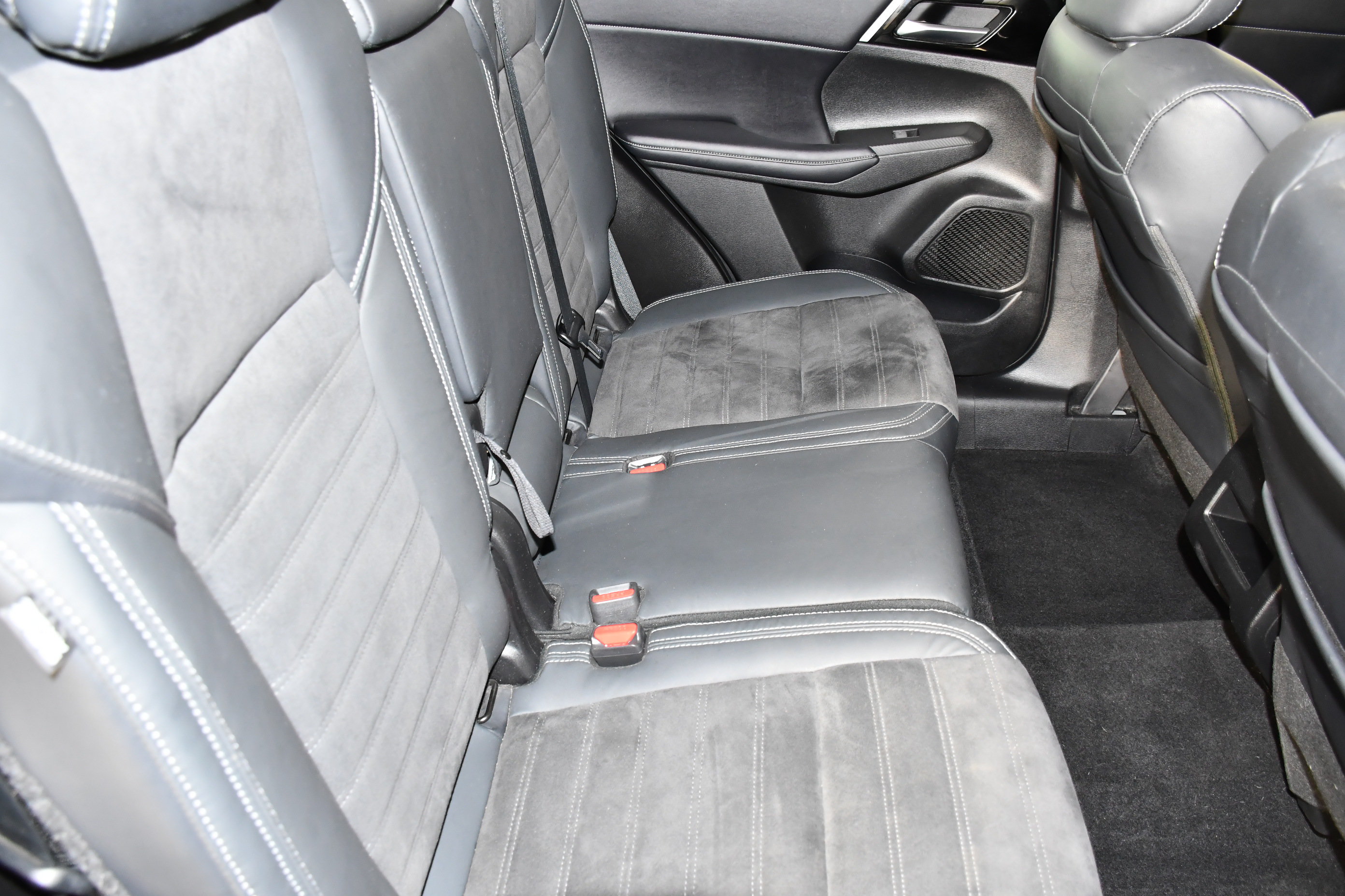 Used 2023 Mitsubishi Outlander SE AWD/4WD image 41