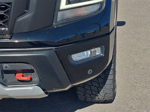 Used 2021 Nissan Titan PRO-4X w/ Pro-4x Convenience Package image 10