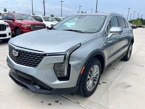 Used 2025 Cadillac XT4 Premium Luxury FWD image 3
