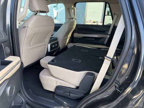 Used 2024 Ford Expedition Limited image 11