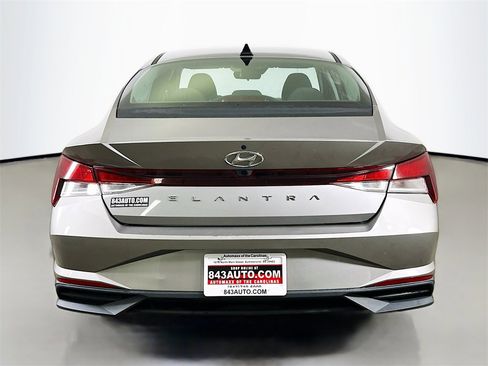Used 2021 Hyundai Elantra SEL w/ Convenience Package image 6