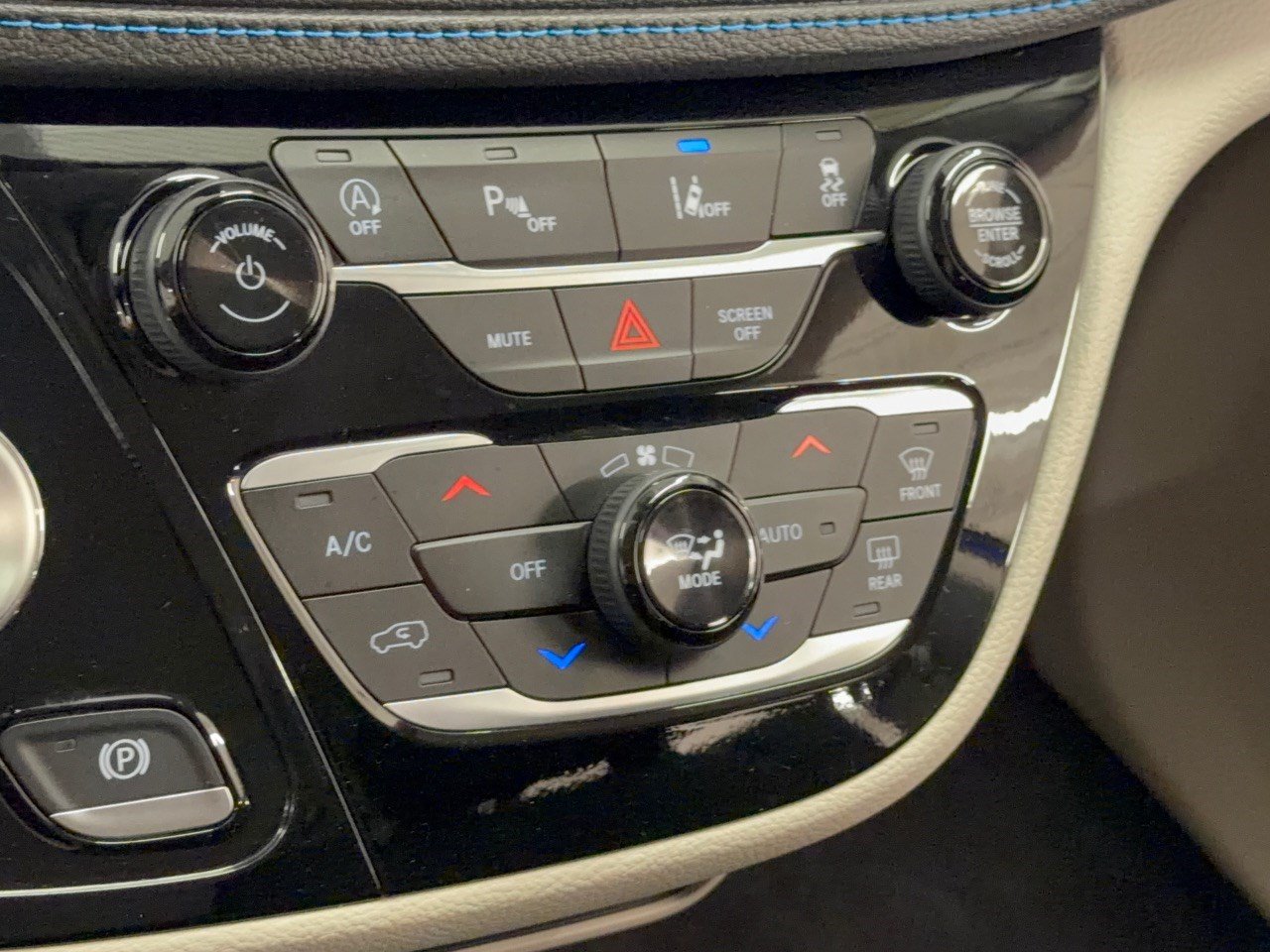 Used 2021 Chrysler Pacifica Touring FWD image 22