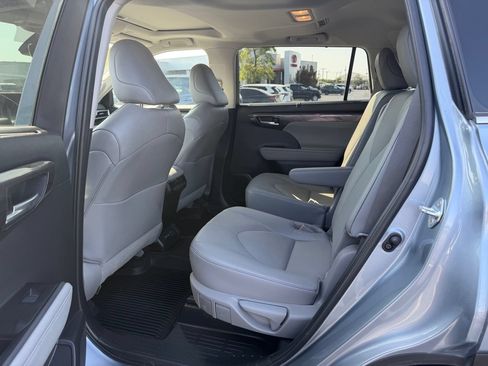 Used 2023 Toyota Highlander Limited AWD/4WD image 26