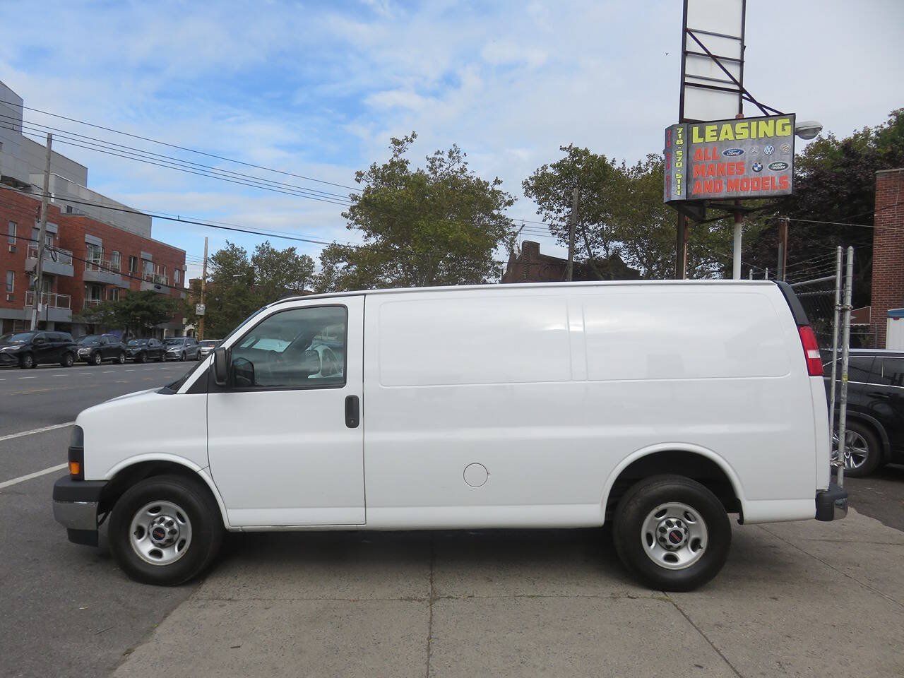 Used 2019 GMC Savana 2500 w/ Driver Convenience Package RWD image 8