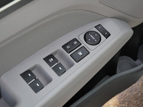 Used 2019 Hyundai Elantra SEL image 19