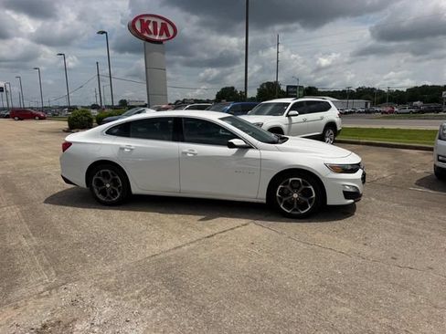 Used 2024 Chevrolet Malibu LT FWD image 2