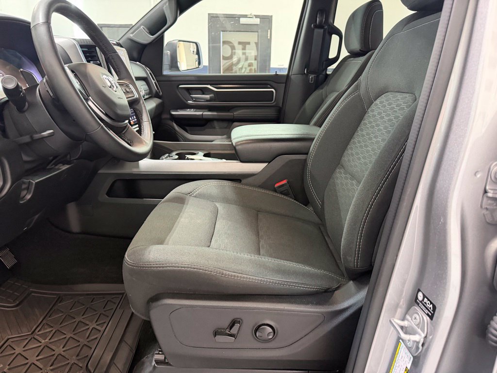 Used 2025 RAM 1500 Big Horn AWD/4WD image 30