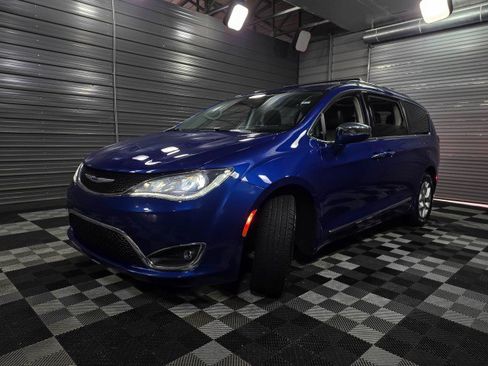 Used 2020 Chrysler Pacifica Limited image 44