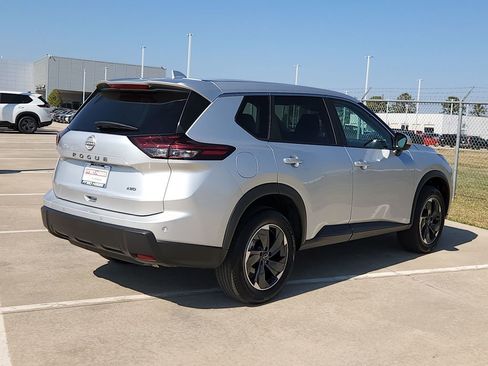 Used 2025 Nissan Rogue SV image 5