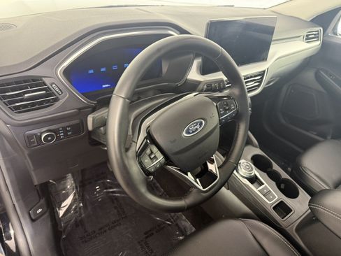 Certified 2025 Ford Escape Platinum AWD/4WD image 17