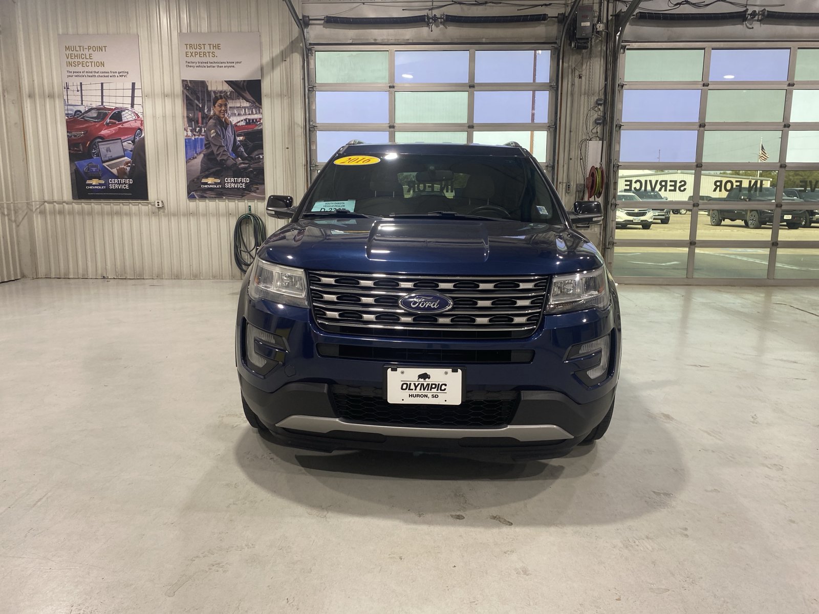 Used 2016 Ford Explorer XLT w/ Equipment Group 201A AWD/4WD image 3