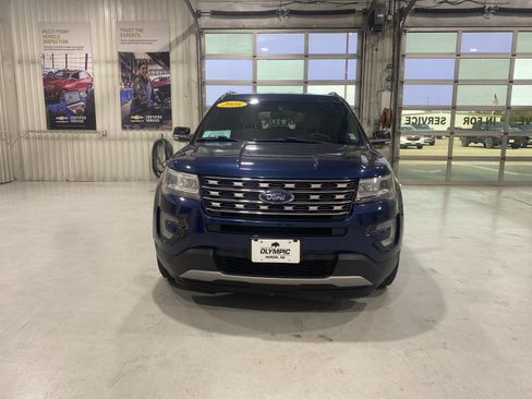 Used 2016 Ford Explorer XLT w/ Equipment Group 201A AWD/4WD image 3