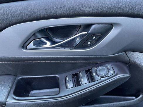 Used 2020 Chevrolet Traverse LT image 22