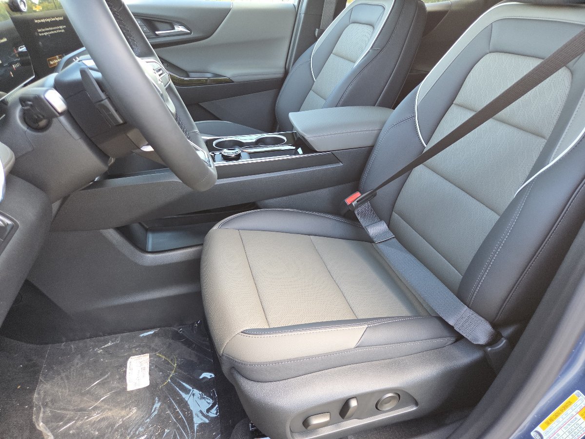 New 2027 Chevrolet Equinox LT w/ Convenience Package II FWD image 29