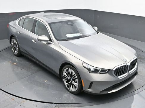 New 2025 BMW 530i w/ Premium Package image 39